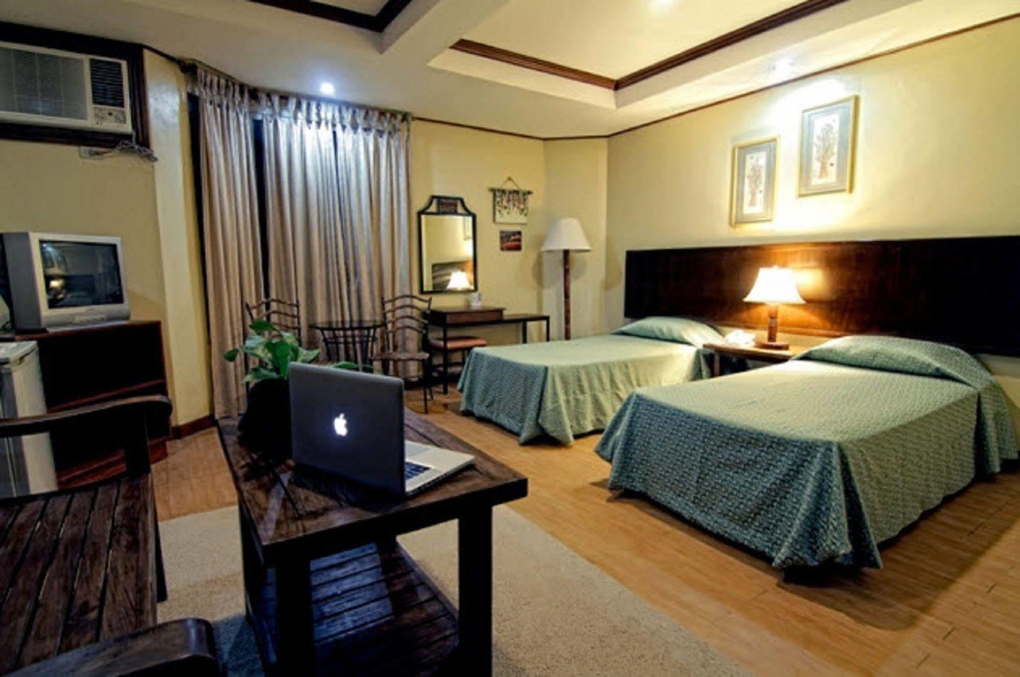 The Shoreline Subic Hotel Olongapo Bagian luar foto